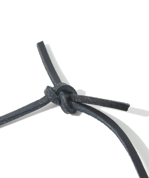 BEAMS BOY（ビームスボーイ）の「ANGLO LEATHERCRAFT / スエードネックレス（ネックレス・レディース・ベージュ/オレンジ/イエロー/ネイビー・ONE SIZE）」の8枚目の写真