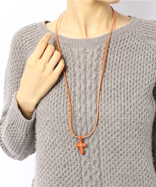 BEAMS BOY（ビームスボーイ）の「ANGLO LEATHERCRAFT / スエードネックレス（ネックレス・レディース・ベージュ/オレンジ/イエロー/ネイビー・ONE SIZE）」の5枚目の写真