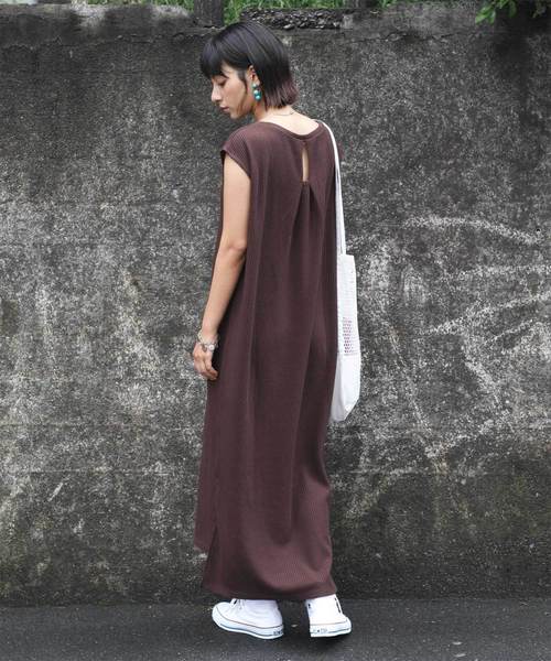 classicalelf（クラシカルエルフ）の「ロング・マキシ丈ワッフルベルト付き無地フレアワンピース（半袖）（ワンピース・レディース・ホワイト/ブラック/ベージュ/ブラウン・MEDIUM/LARGE/X-LARGE）」の18枚目の写真