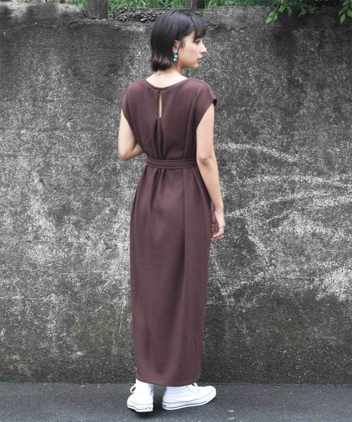 classicalelf（クラシカルエルフ）の「ロング・マキシ丈ワッフルベルト付き無地フレアワンピース（半袖）（ワンピース・レディース・ホワイト/ブラック/ベージュ/ブラウン・MEDIUM/LARGE/X-LARGE）」の15枚目の写真