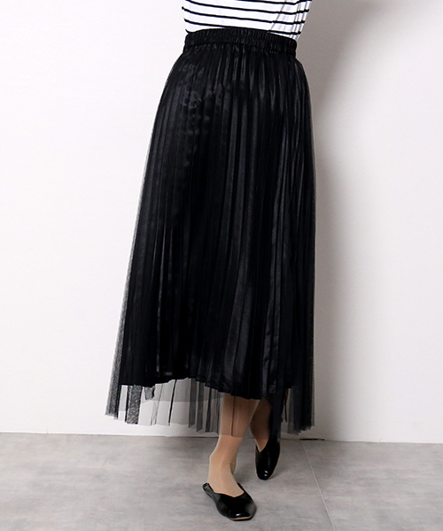 CHARM BERRY TIC（チャームベリーチック）の「シャイニープリーツスカート（スカート・レディース・ブラック/ベージュ/グレー・M/L）」の2枚目の写真