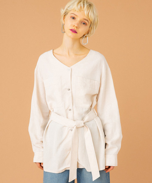 UNITED TOKYO(ユナイテッドトウキョウ)の「リネンVネックブラウス(シャツ/ブラウス・レディース・ベージュ/ブラック・1)」の1枚目の写真