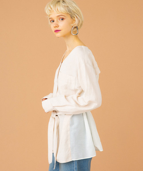 UNITED TOKYO(ユナイテッドトウキョウ)の「リネンVネックブラウス(シャツ/ブラウス・レディース・ベージュ/ブラック・1)」の7枚目の写真