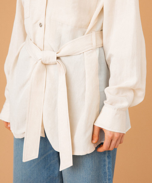 UNITED TOKYO(ユナイテッドトウキョウ)の「リネンVネックブラウス(シャツ/ブラウス・レディース・ベージュ/ブラック・1)」の8枚目の写真