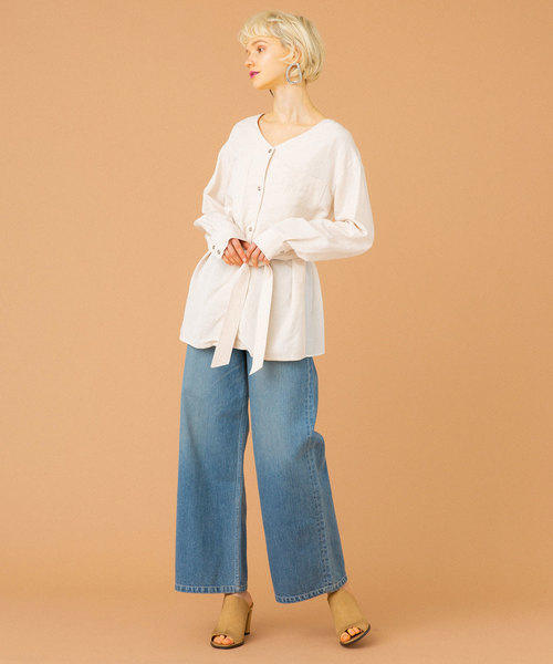 UNITED TOKYO(ユナイテッドトウキョウ)の「リネンVネックブラウス(シャツ/ブラウス・レディース・ベージュ/ブラック・1)」の11枚目の写真