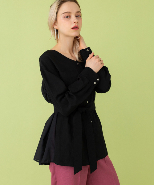 UNITED TOKYO(ユナイテッドトウキョウ)の「リネンVネックブラウス(シャツ/ブラウス・レディース・ベージュ/ブラック・1)」の15枚目の写真