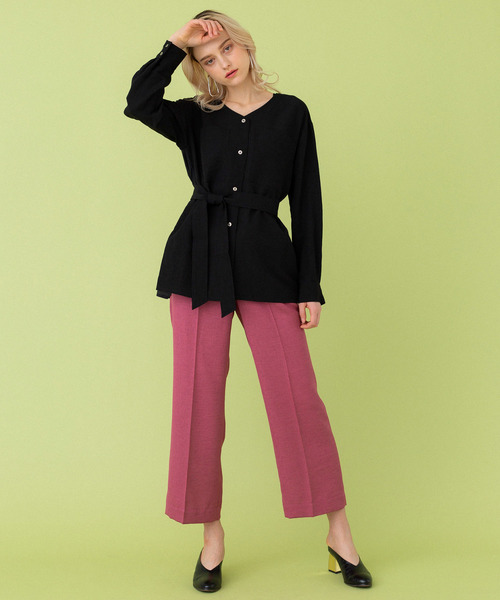 UNITED TOKYO(ユナイテッドトウキョウ)の「リネンVネックブラウス(シャツ/ブラウス・レディース・ベージュ/ブラック・1)」の12枚目の写真