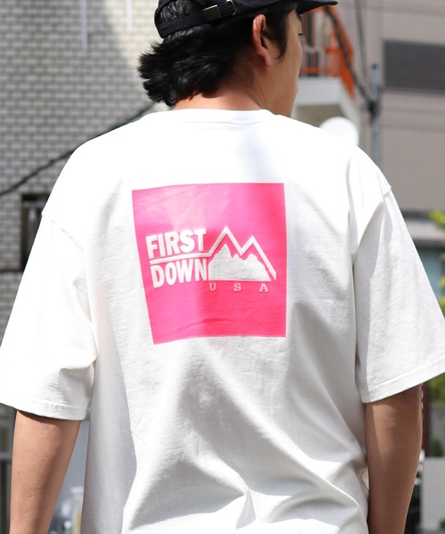 FIRST DOWN（ファーストダウン）の「FIRST DOWN/ファーストダウン LOGO REFLECTOR S/S TEE 半袖Tシャツ（Tシャツ/カットソー・メンズ・ホワイト系その他/ピンク/ブラック/ホワイト・M/L/XL）」の2枚目の写真