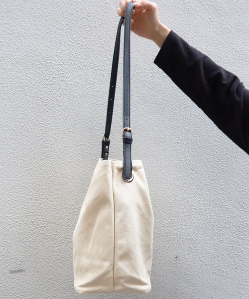 Riberry（リベリー）の「合皮ベルトショルダーバッグ（ショルダーバッグ・レディース・ブラック/ブラウン/ベージュ・FREE）」の8枚目の写真