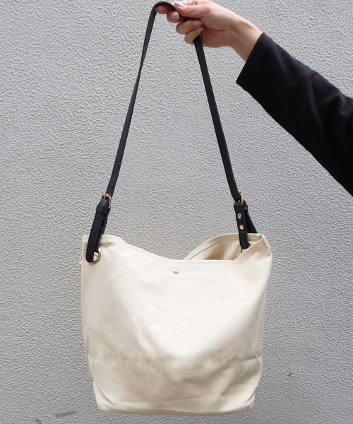 Riberry（リベリー）の「合皮ベルトショルダーバッグ（ショルダーバッグ・レディース・ブラック/ブラウン/ベージュ・FREE）」の9枚目の写真