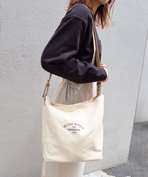 Riberry（リベリー）の「合皮ベルトショルダーバッグ（ショルダーバッグ・レディース・ブラック/ブラウン/ベージュ・FREE）」の4枚目の写真