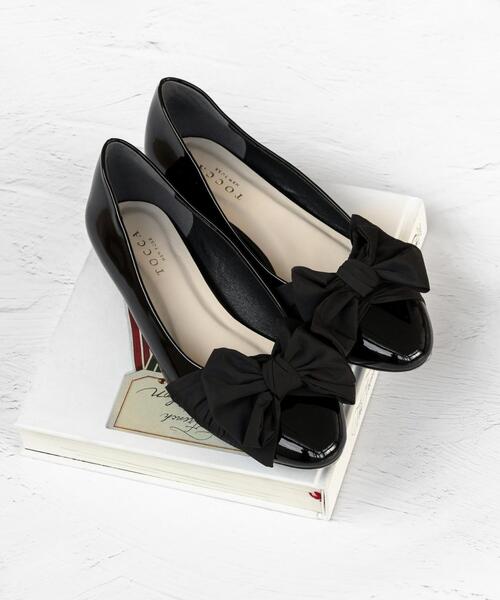 TOCCA(トッカ)の「TIED RIBBON FLATSHOES フラットシューズ(パンプス・レディース・ブラック系5/ピンク系/ブラック系・38/37/36/35)」の2枚目の写真