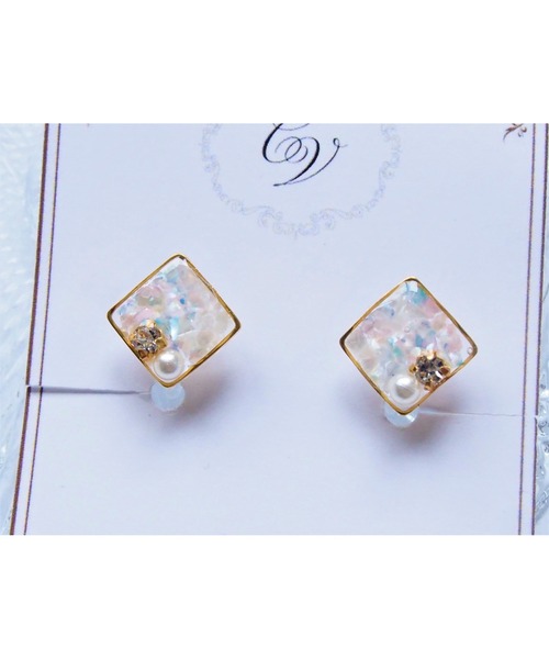 tone(トーン)の「【chez vous】SHELLY kirameki イヤリング (MA)(イヤリング・レディース・ピンク/レインボー/グリーン系その他/ブルー系その他/イエロー系その他/ブラウン/その他/イエロー/ゴールド/ナチュラル/グリーン系その他2/スカイブルー/パープル/その他2/マスタード/グリーン/オレンジ系その他/パープル系その他/ブルー/その他3/ピンク系その他/ライトパープル・FREE)」の5枚目の写真