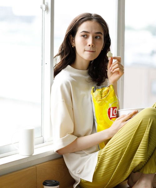 koe（コエ）の「ミニ裏毛モックネック半袖Tシャツ*（Tシャツ/カットソー・レディース・グレー/ホワイト/イエロー/ブラック/ミント・L/S/M）」の2枚目の写真