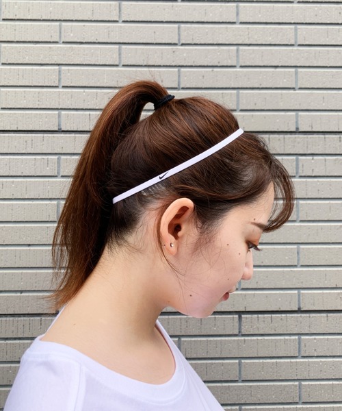 NIKE（ナイキ）の「NIKE(ナイキ)/8本セット スウッシュ スポーツ細ヘッドバンド 8パック（ヘアバンド・レディース・その他1/その他2/その他3/その他4・FREE）」の5枚目の写真
