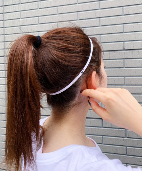 NIKE（ナイキ）の「NIKE(ナイキ)/8本セット スウッシュ スポーツ細ヘッドバンド 8パック（ヘアバンド・レディース・その他1/その他2/その他3/その他4・FREE）」の8枚目の写真