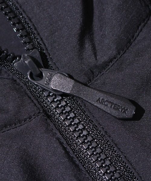 ARC'TERYX（アークテリクス）の「ARC'TERYX/アークテリクス SQUAMISH HOODY Men's ワンポイント ブランドロゴ パーカー（マウンテンパーカー・メンズ・ブラック・S/M/L）」の11枚目の写真