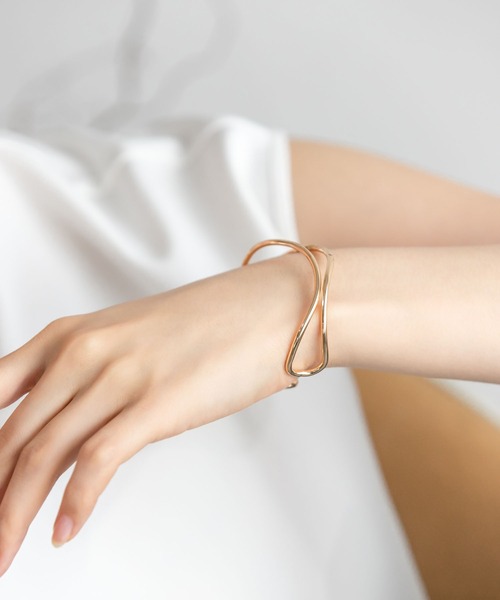 Edit Sheen（エディットシーン）の「ニュアンスラインバングル（ブレスレット・レディース・ゴールド/シルバー・FREE）」の2枚目の写真