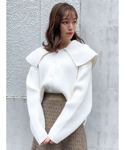 dazzlin(ダズリン)の「ビッグカラーボタンニットトップス(ニット/セーター・レディース・オフホワイト/ブルー/モカ・FREE)」の9枚目の写真