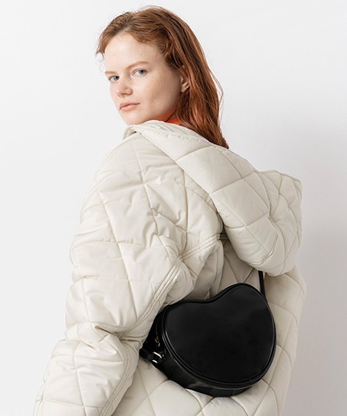 Casselini（キャセリーニ）の「Casselini(キャセリーニ)ハートビーンズショルダーバッグ（ショルダーバッグ・レディース・ブラック/ライム/アイボリー/ボルドー・FREE）」の3枚目の写真