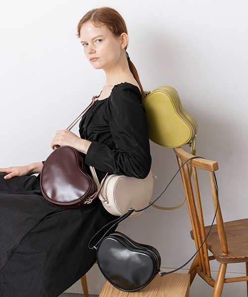 Casselini（キャセリーニ）の「Casselini(キャセリーニ)ハートビーンズショルダーバッグ（ショルダーバッグ・レディース・ブラック/ライム/アイボリー/ボルドー・FREE）」の17枚目の写真