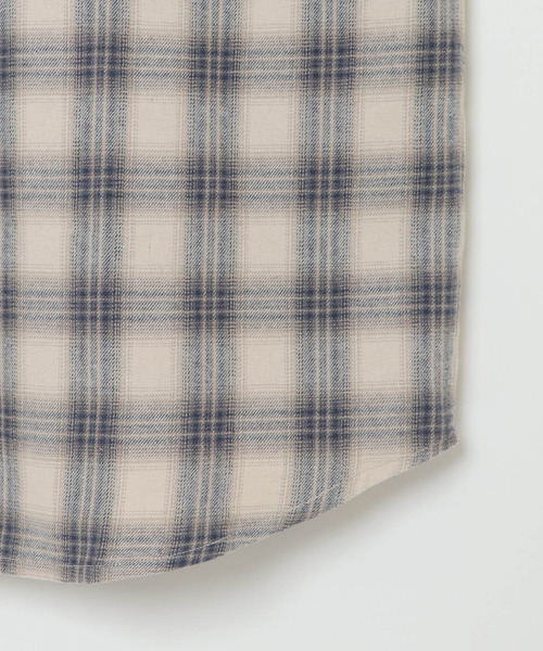 VENCEEXCHANGE（ヴァンスエクスチェンジ）の「バック刺繍チェックシャツ（シャツ/ブラウス・メンズ・ベージュ/ブルー・M/L）」の7枚目の写真