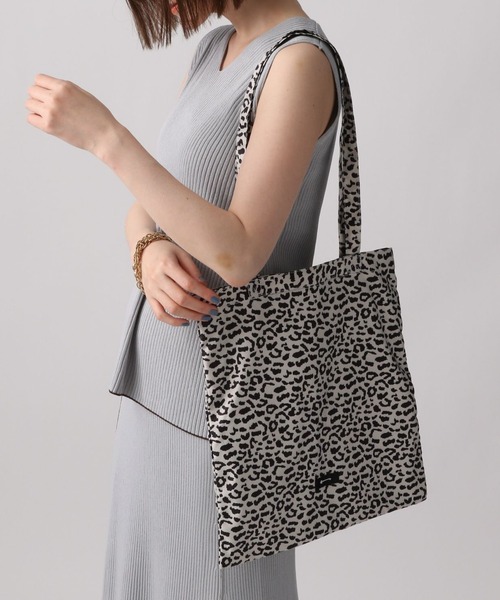 A part by（アパートバイ）の「ポータブルトートバッグ　257394（ショルダーバッグ・レディース・カーキ/ライトベージュ/ベージュ系その他/ブルー/ホワイト/ホワイト系その他2/グリーン系その他6/オフホワイト/ホワイト系その他3/キャメル/ベージュ/ライトブラウン/ライトブルー/ブラック/ナチュラル/ブラウン系その他・FREE）」の3枚目の写真