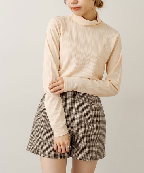 OLIVE des OLIVE（オリーブデオリーブ）の「インナーハイネック（Tシャツ/カットソー・レディース・ブラック/オフホワイト/アイボリー/スミクロ・FREE）」の3枚目の写真