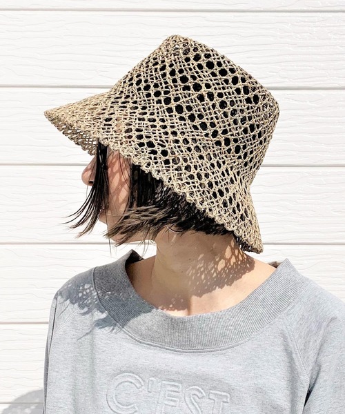 Casselini（キャセリーニ）の「透かし編みバケットハット（ハット・レディース・ベージュ/ブラウン・ONE SIZE）」の2枚目の写真