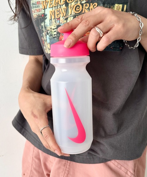 NIKE(ナイキ)の「NIKE(ナイキ)/ビッグ マウス 650ml スクイズボトル 2.0 22Ozウォーターボトル 水筒/BIG-MOUTH BOTTLE(水筒・レディース・パープル/ブルー/レッド/イエロー/ブラック/オリーブ/ブラック系その他/ピンク/ピンク系その他/ブラック系その他2・FREE)」の9枚目の写真
