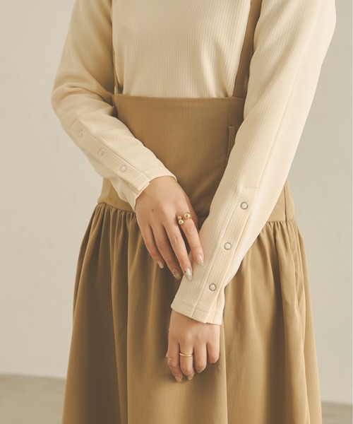 Ambre Neige（アンブルネージュ）の「袖スリットボタントップス／【WEB/EC限定商品】（Tシャツ/カットソー・レディース・ダークブラウン/ベージュ/アイボリー・FREE）」の18枚目の写真