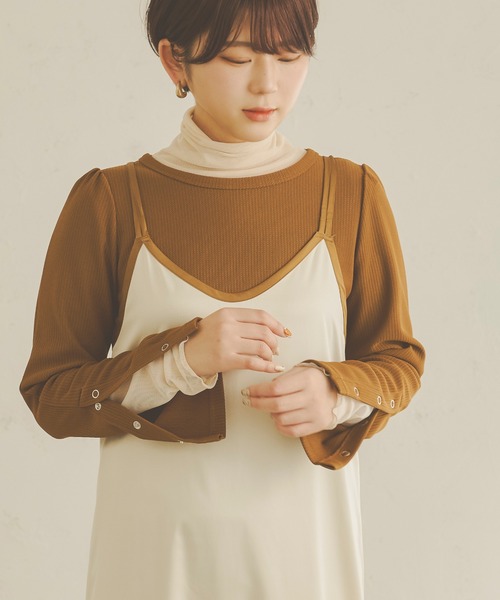 Ambre Neige（アンブルネージュ）の「袖スリットボタントップス／【WEB/EC限定商品】（Tシャツ/カットソー・レディース・ダークブラウン/ベージュ/アイボリー・FREE）」の6枚目の写真