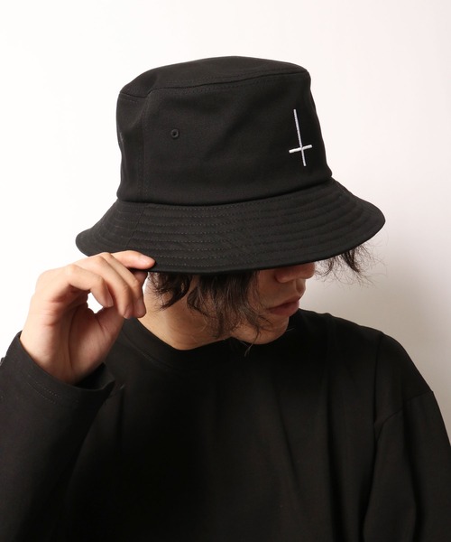ByTheR（バイザアール）の「BYTHER 韓国ブランド クロス刺繍ハット（ハット・メンズ・ブラック・FREE）」の4枚目の写真