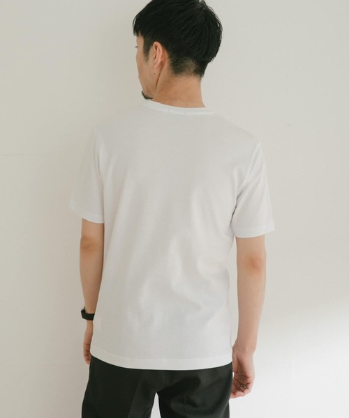 ITEMS URBANRESEARCH(アイテムズ アーバンリサーチ)の「ポンチ クルーネックポケットTシャツ(Tシャツ/カットソー・メンズ・オフホワイト/ブラック/ブラウン・LARGE/MEDIUM)」の4枚目の写真