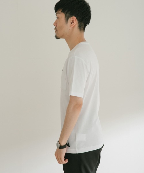 ITEMS URBANRESEARCH(アイテムズ アーバンリサーチ)の「ポンチ クルーネックポケットTシャツ(Tシャツ/カットソー・メンズ・オフホワイト/ブラック/ブラウン・LARGE/MEDIUM)」の11枚目の写真