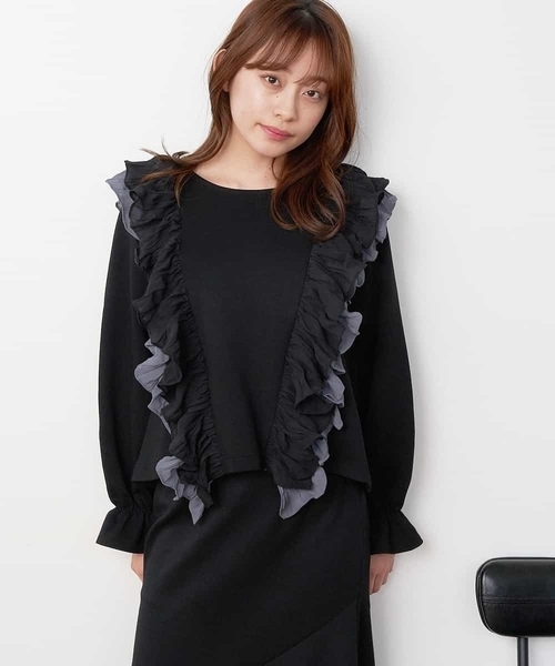 A de a.v.v(アードアー・ヴェ・ヴェ)の「プリーツラッフルドッキングTEE(Tシャツ/カットソー・レディース・アイボリー/ブラック・38/36)」の11枚目の写真
