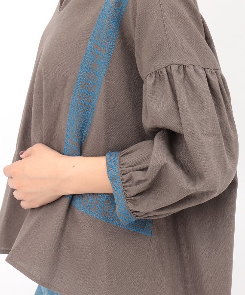 チチカカ(チチカカ)の「キカクロス刺繍プルオーバー(シャツ/ブラウス・レディース・ベージュ/カーキ/モカ・FREE)」の13枚目の写真