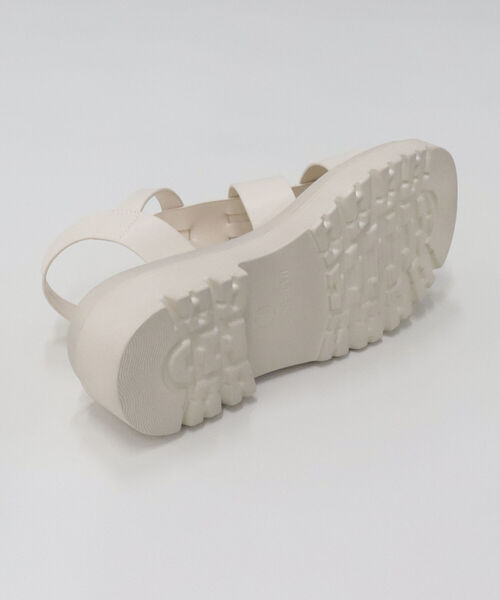 fredy emue（フレディエミュ）の「トラックソールオープングルカサンダル（サンダル・レディース・ブラック/キナリ・MEDIUM/LARGE）」の13枚目の写真