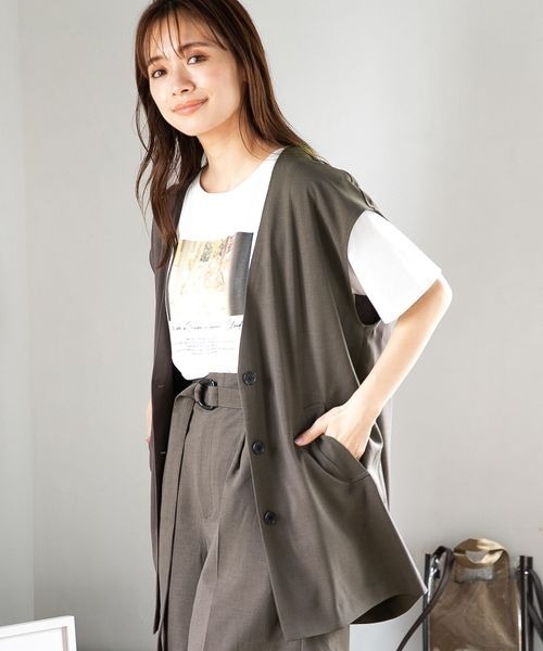 mysty woman（ミスティウーマン）の「ノーカラーミドルジレ 285439（ベスト・レディース・ダークブラウン/ベージュ/ダークオレンジ・FREE）」の2枚目の写真