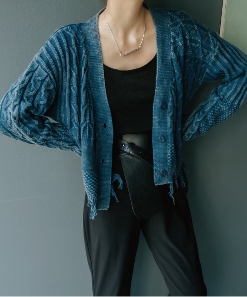 MARTE(マルテ)の「Damage Wash Knit Cardigan(カーディガン/ボレロ・レディース・オレンジ/ブルー・FREE)」の2枚目の写真