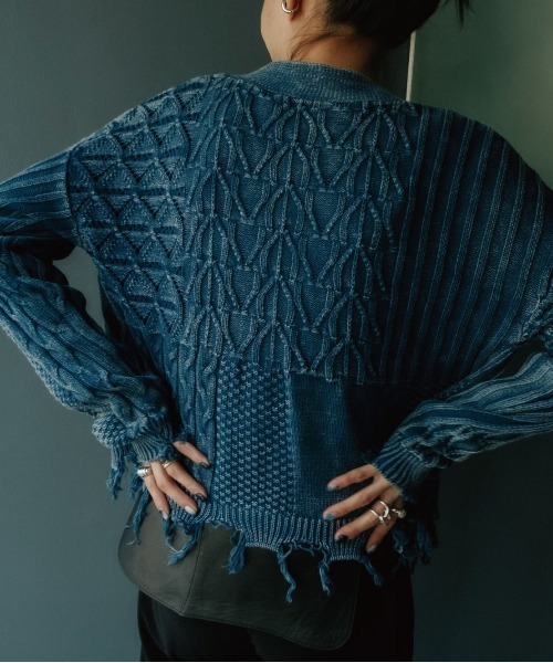 MARTE(マルテ)の「Damage Wash Knit Cardigan(カーディガン/ボレロ・レディース・オレンジ/ブルー・FREE)」の4枚目の写真