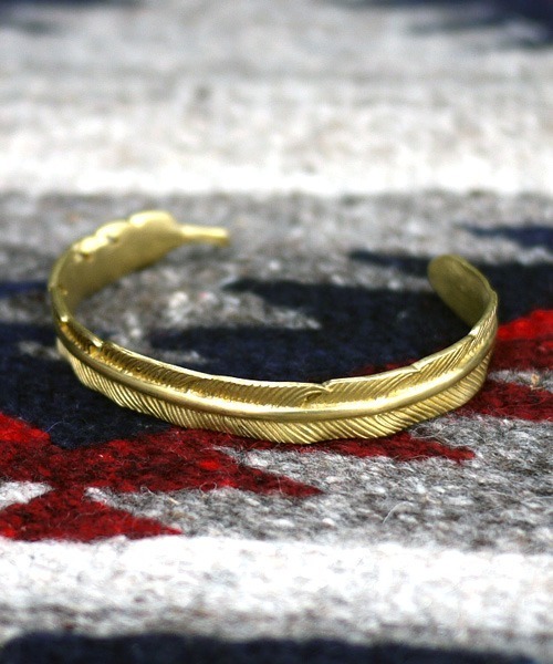 Revo.（レボ）の「Revo. フェザーバングル［巾着袋付き］（バングル/リストバンド・メンズ・ゴールド/シルバー・FREE）」の5枚目の写真