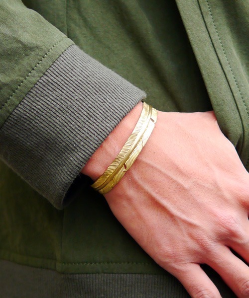 Revo.（レボ）の「Revo. フェザーバングル［巾着袋付き］（バングル/リストバンド・メンズ・ゴールド/シルバー・FREE）」の7枚目の写真