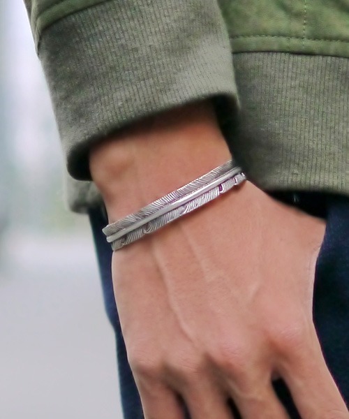 Revo.（レボ）の「Revo. フェザーバングル［巾着袋付き］（バングル/リストバンド・メンズ・ゴールド/シルバー・FREE）」の6枚目の写真