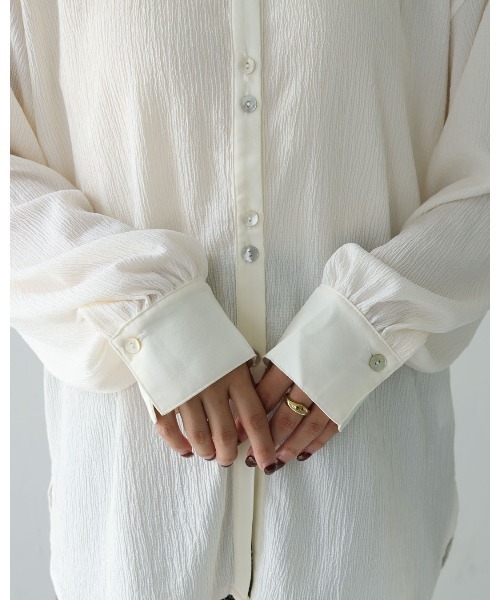 HER CLOSET（ハークローゼット）の「【shemoshelly】クリンクル ダブルボタンシャツブラウス（Tシャツ/カットソー・レディース・ブラック/ベージュ/オフホワイト・M）」の10枚目の写真