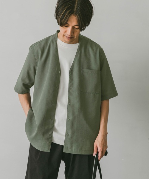 URBAN RESEARCH DOORS(アーバンリサーチドアーズ)の「イージーケア6分袖Vネックシャツ(シャツ/ブラウス・メンズ・ネイビー/ブラウン/グリーン系その他・MEDIUM/LARGE)」の2枚目の写真
