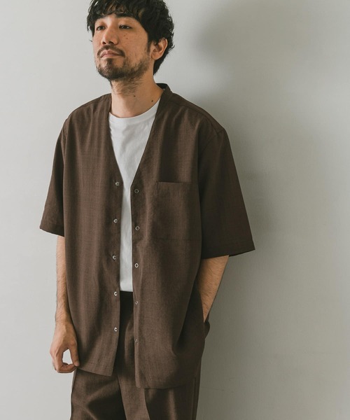 URBAN RESEARCH DOORS(アーバンリサーチドアーズ)の「イージーケア6分袖Vネックシャツ(シャツ/ブラウス・メンズ・ネイビー/ブラウン/グリーン系その他・MEDIUM/LARGE)」の1枚目の写真