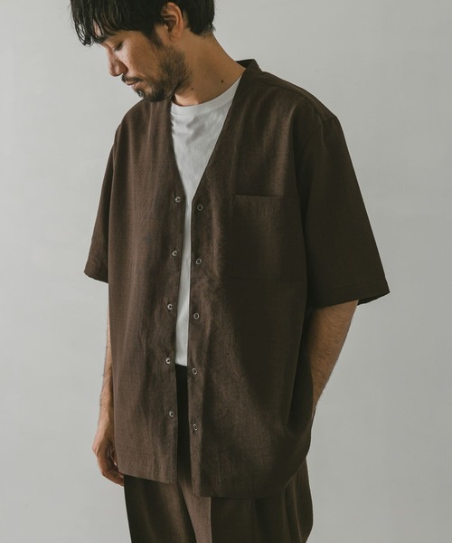 URBAN RESEARCH DOORS(アーバンリサーチドアーズ)の「イージーケア6分袖Vネックシャツ(シャツ/ブラウス・メンズ・ネイビー/ブラウン/グリーン系その他・MEDIUM/LARGE)」の21枚目の写真