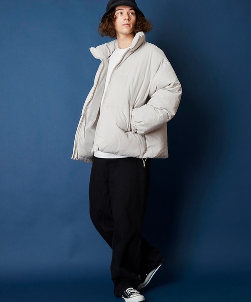 unrelaxing（アンリラクシング）の「ボリュームハイネック撥水ナイロンエコダウンジャケット（ダウンジャケット/コート・メンズ・ブラック/アイボリー/ライトカーキ/グレー/スミクロ/ブルー系/その他/ベージュ・FREE）」の12枚目の写真
