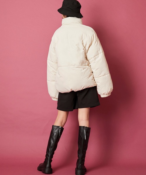 unrelaxing（アンリラクシング）の「ボリュームハイネック撥水ナイロンエコダウンジャケット（ダウンジャケット/コート・メンズ・ブラック/アイボリー/ライトカーキ/グレー/スミクロ/ブルー系/その他/ベージュ・FREE）」の10枚目の写真